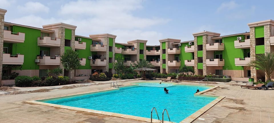 Property building, Day, Pool view, Swimming pool, sunbed