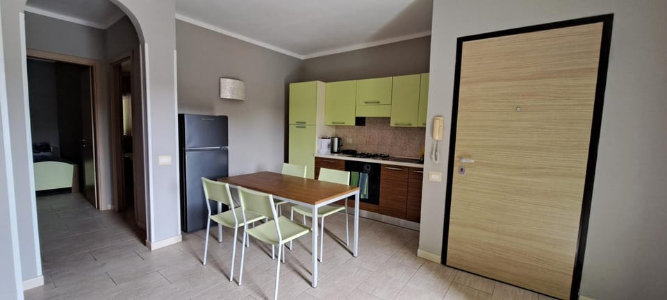 Kitchen or kitchenette, Photo of the whole room, Dining area, stove, kitchen