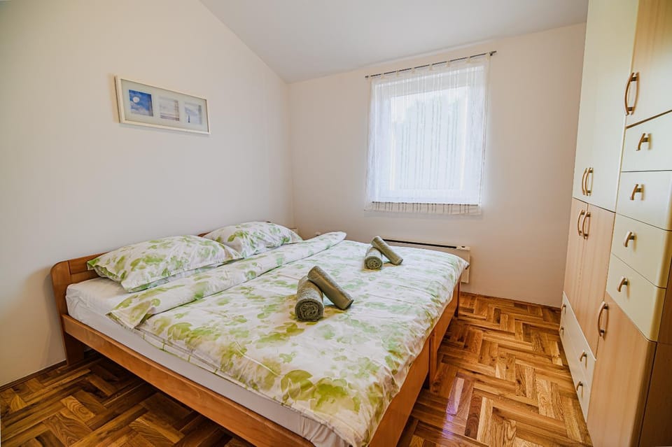 Bed, Photo of the whole room, Bedroom, towels, wardrobe
