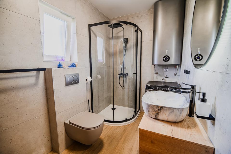 Shower, Toilet, Bathroom, towels