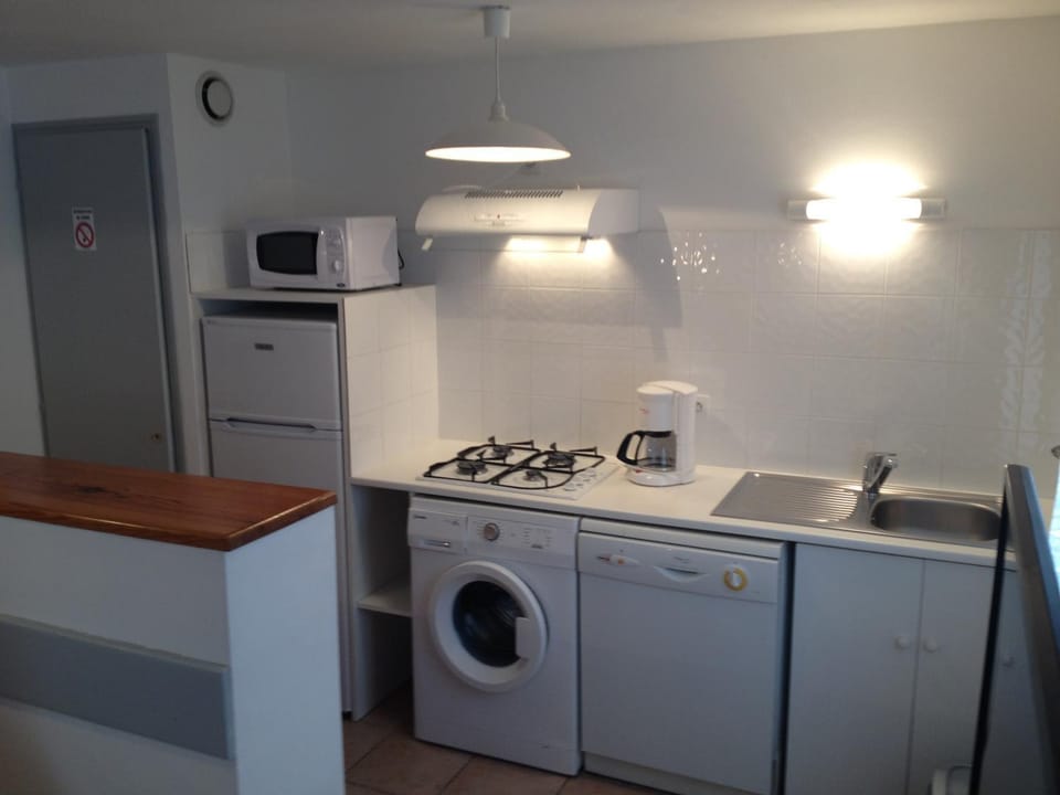 dishwasher, stove, washing machine