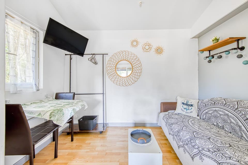 Property building, Living room, Bedroom