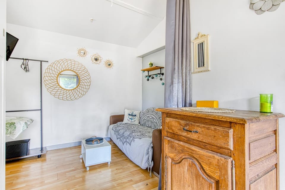 Property building, Living room, Bedroom