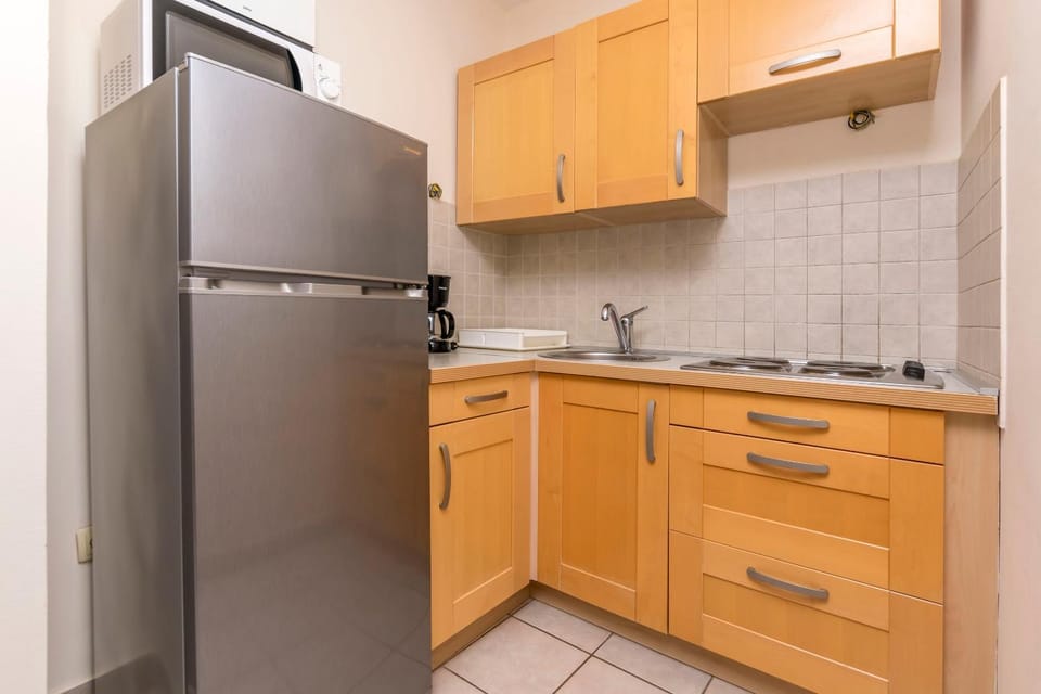 Coffee/tea facilities, Kitchen or kitchenette, microwave, stove