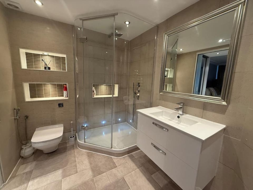Modern one bedroom in central Apartment in City of Westminster