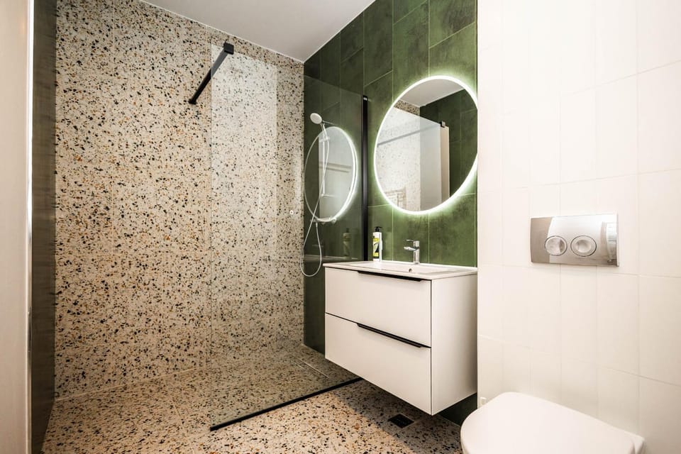 Shower, Bathroom, Decorative detail