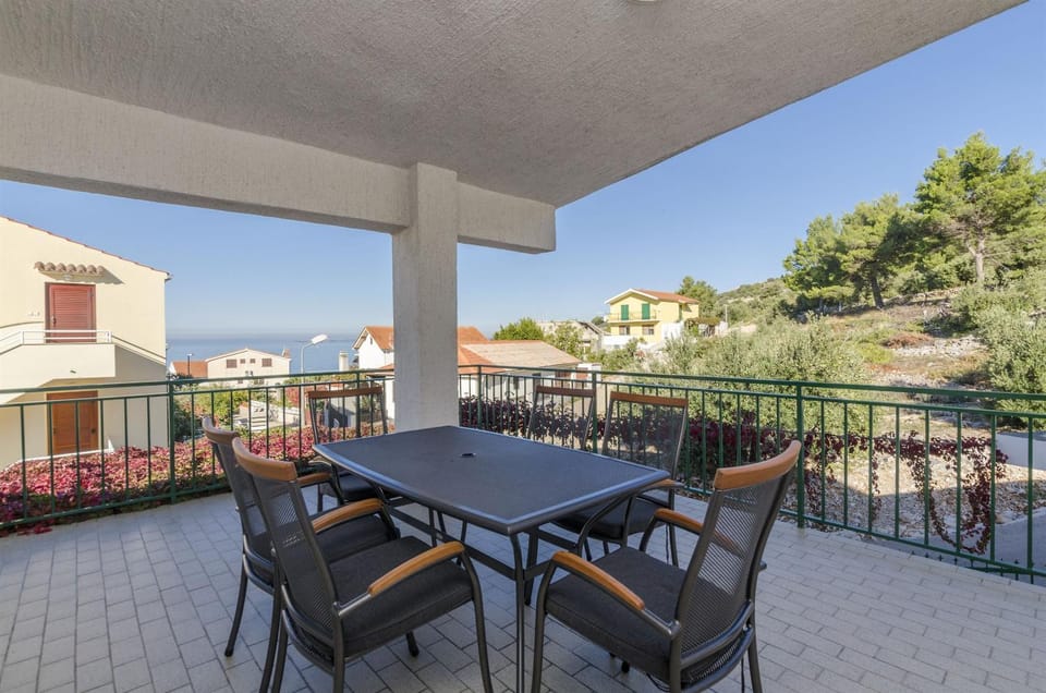Property building, View (from property/room), Balcony/Terrace, Dining area, Sea view