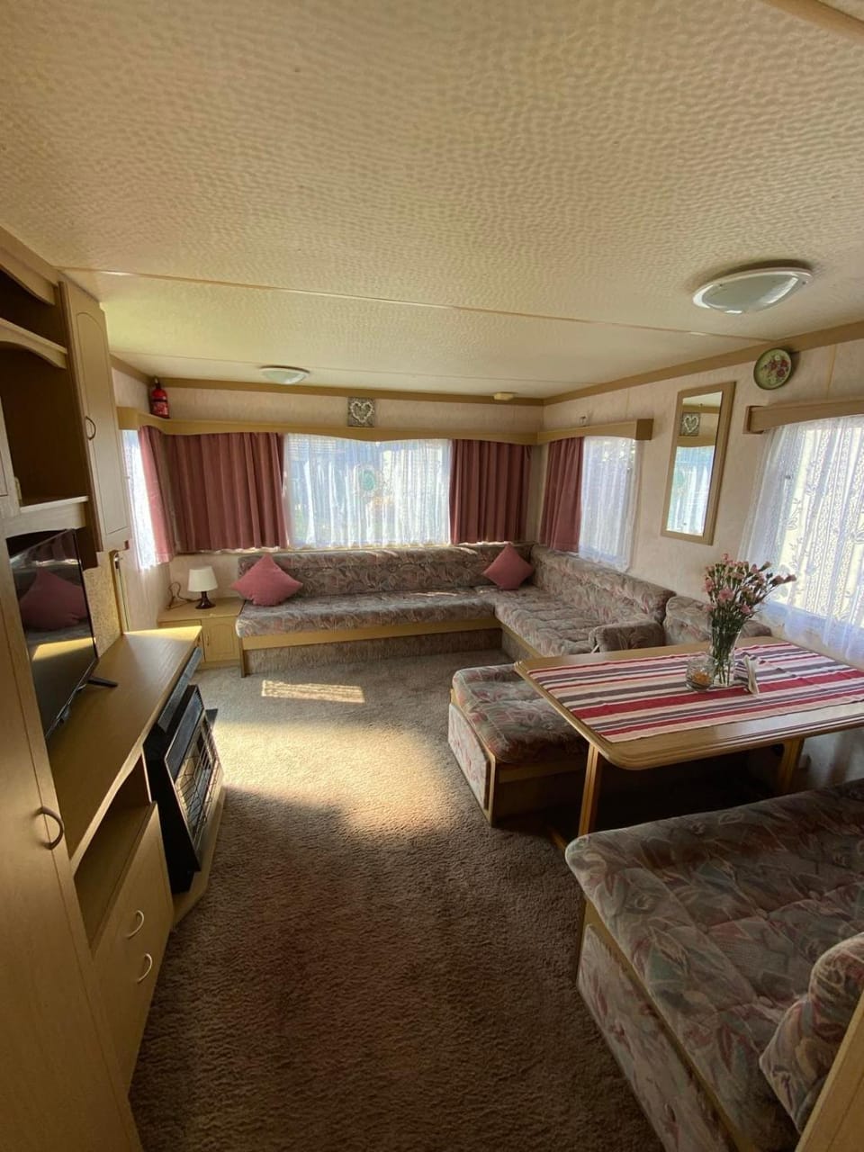 Communal lounge/ TV room, Bed, Seating area