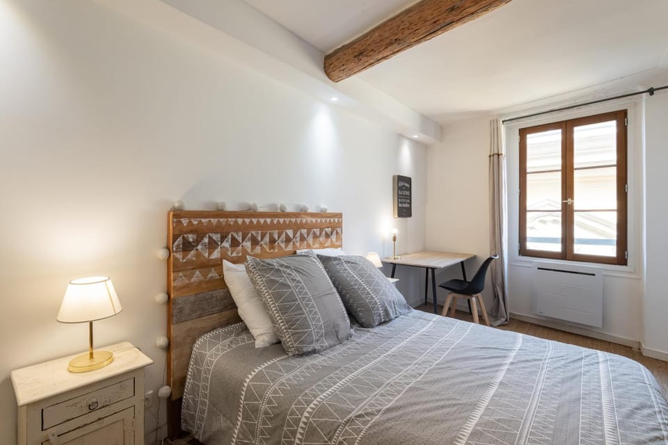 "Le Cream" by EnjoyNice, Old Nice, quiet Apartment in Nice