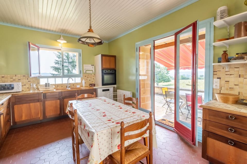 Property building, Kitchen or kitchenette, Living room