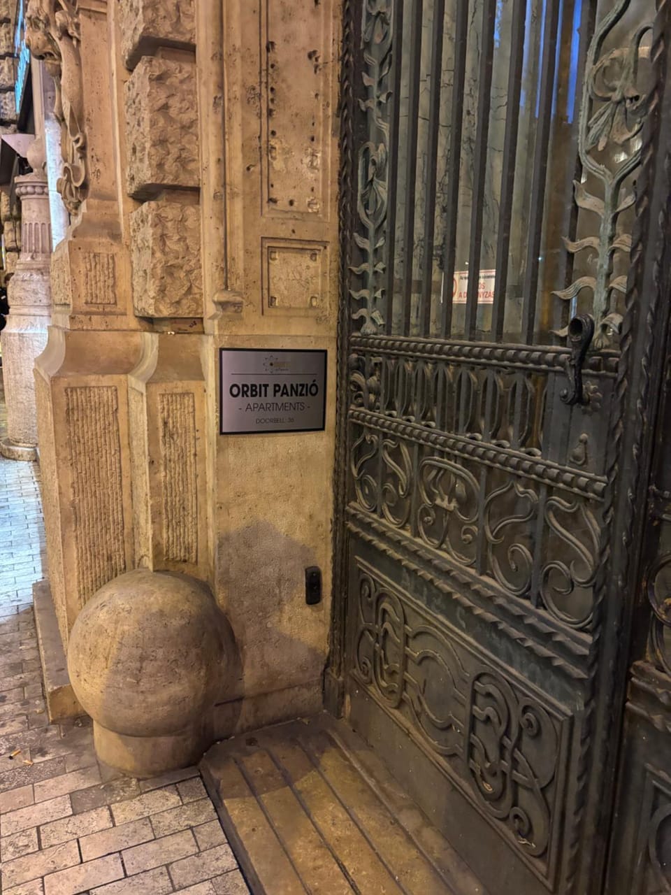 Facade/entrance