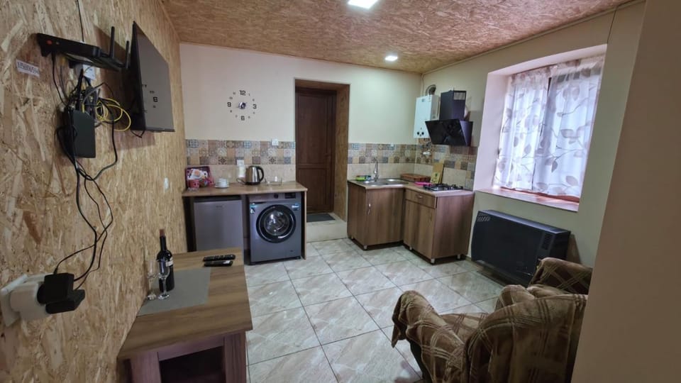 Communal lounge/ TV room, TV and multimedia, Coffee/tea facilities, Kitchen or kitchenette, Living room, Seating area, Dining area, Evening entertainment, dishwasher, minibar, oven, pet friendly, stove, toaster, washing machine, dryer