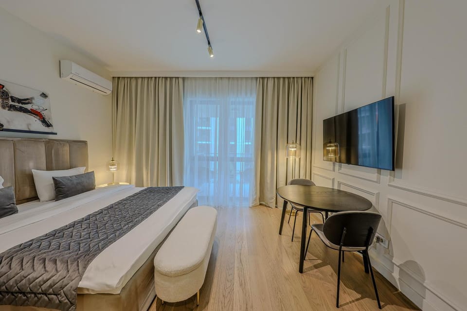 Bed, TV and multimedia, Living room, Seating area, Bedroom, air conditioner