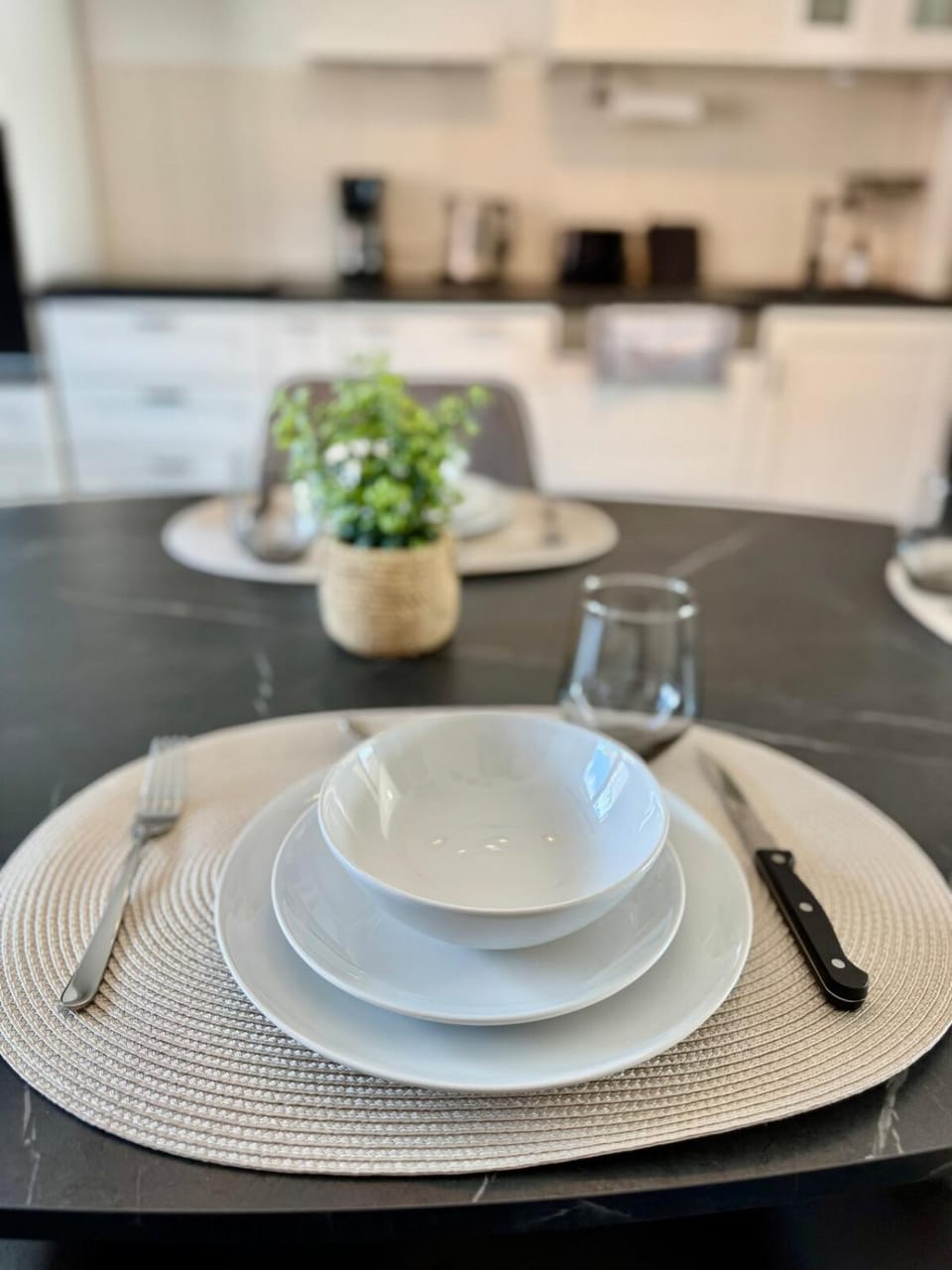 Kitchen or kitchenette, Food and drinks, Dining area, Food