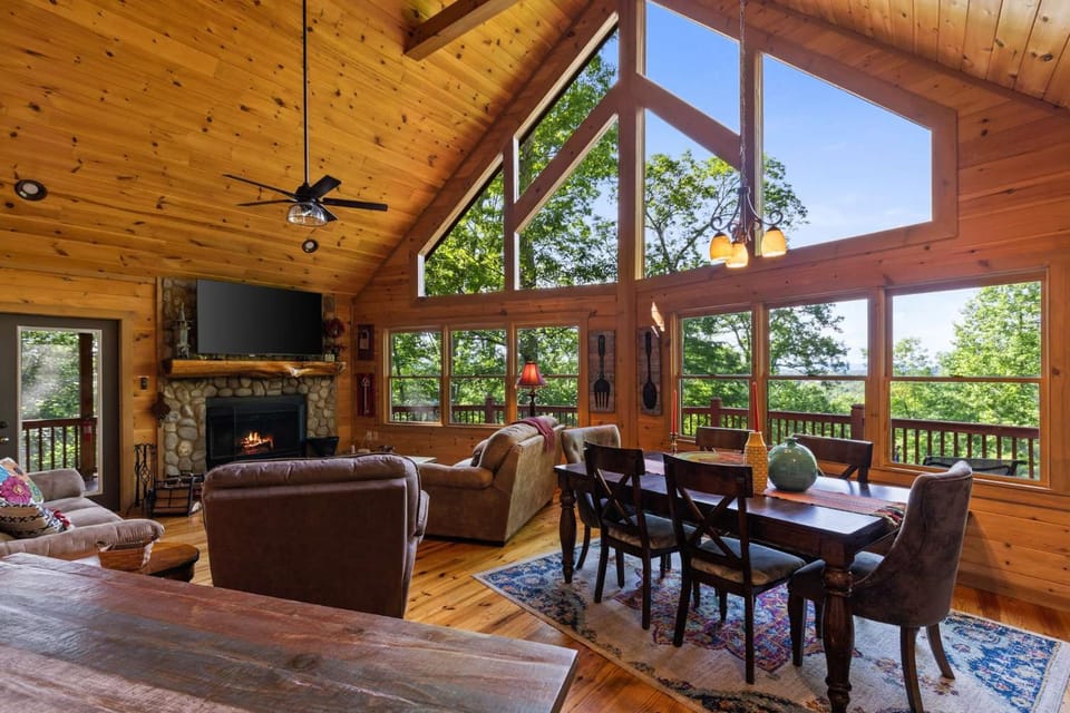 Mtn Views Hot Tub Fire Pit Dog Friendly House in Blue Ridge
