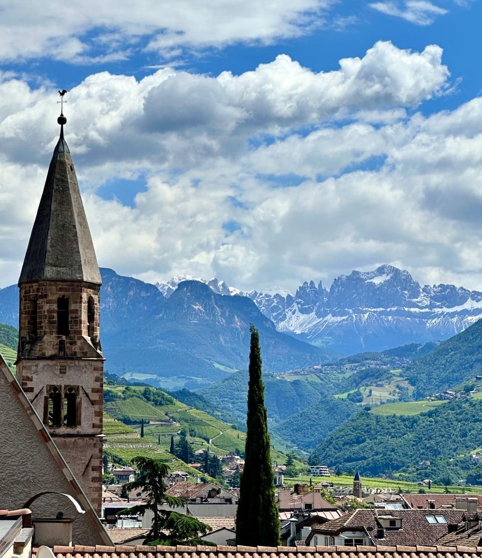 Nearby landmark, Day, Natural landscape, Bedroom, Landmark view, Mountain view