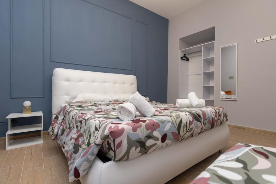Bed, Photo of the whole room, Bedroom, wardrobe
