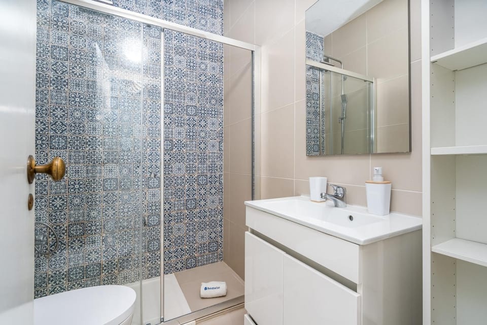 Shower, Bathroom, towels