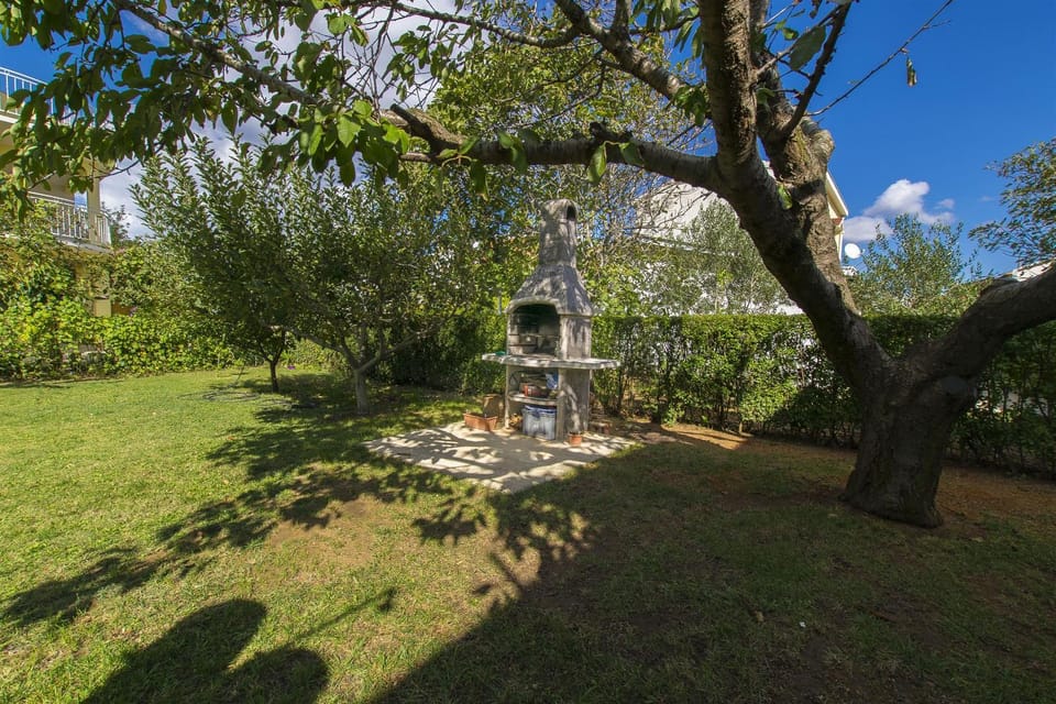 Patio, BBQ facilities