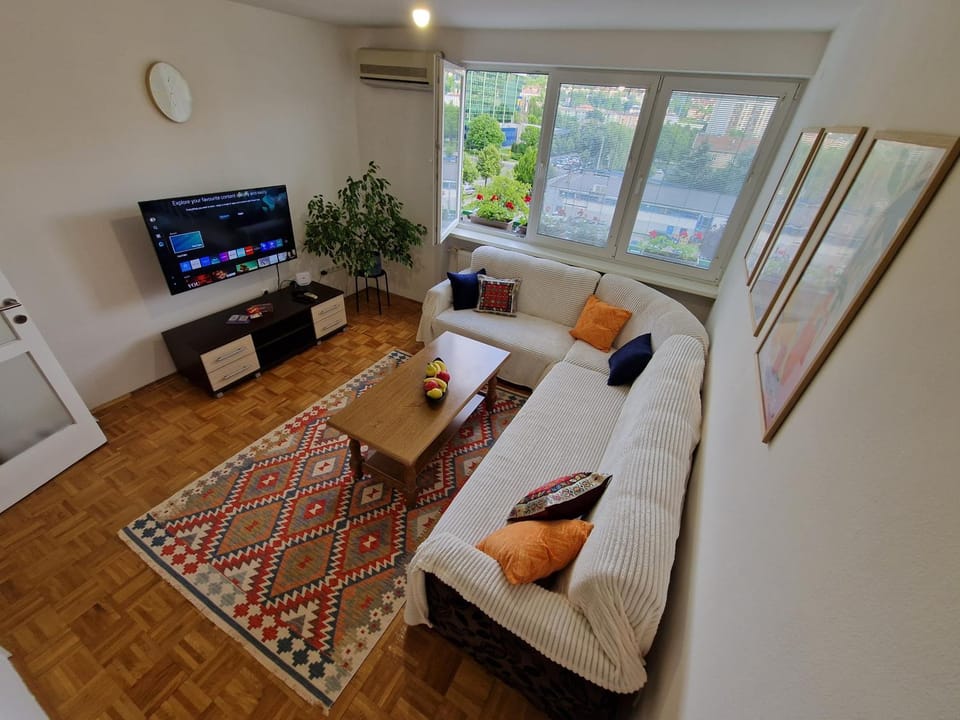 TV and multimedia, Living room, air conditioner
