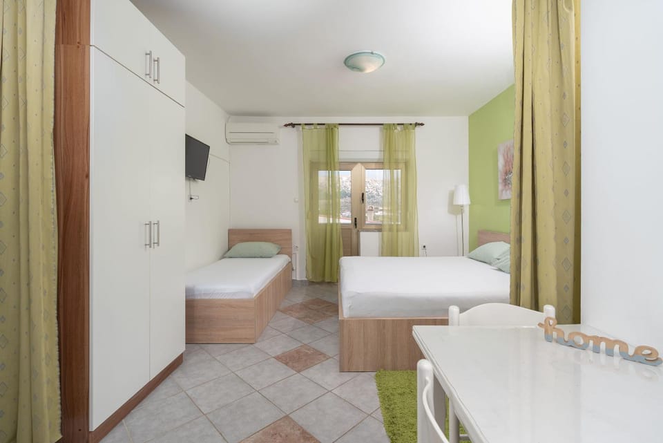 Dining area, Bedroom