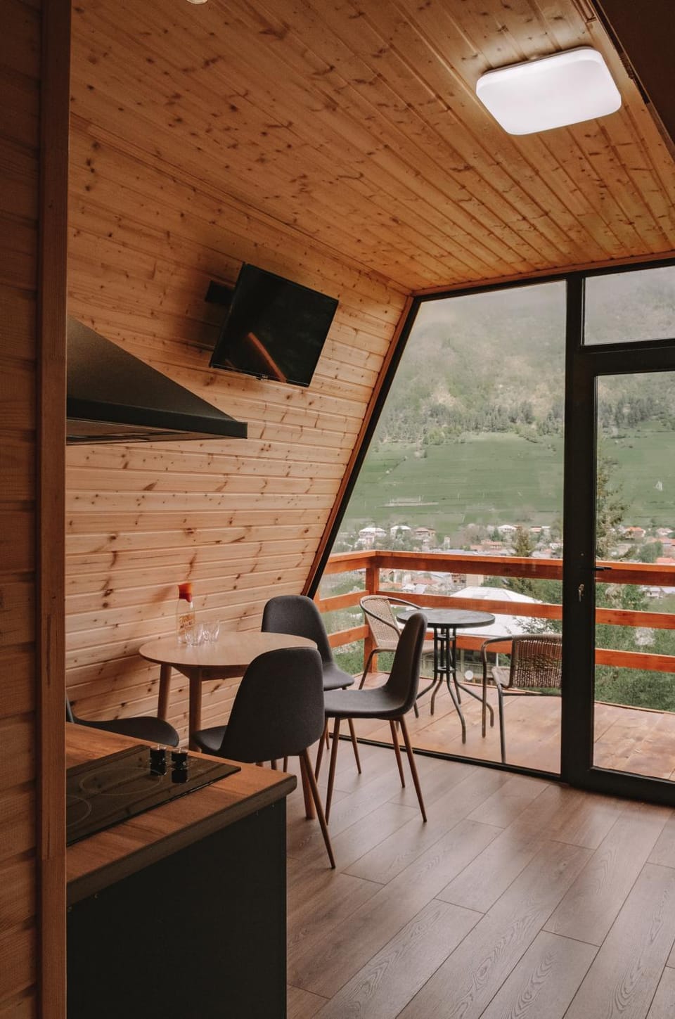 View (from property/room), Balcony/Terrace, Living room, Seating area, Dining area