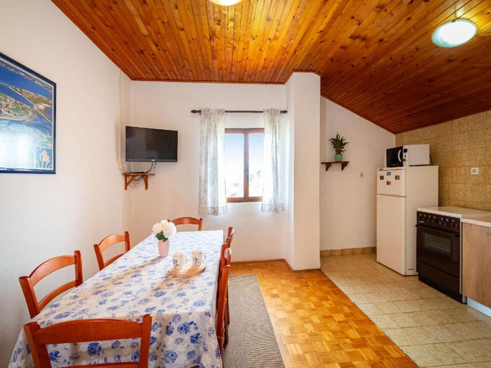 TV and multimedia, Dining area