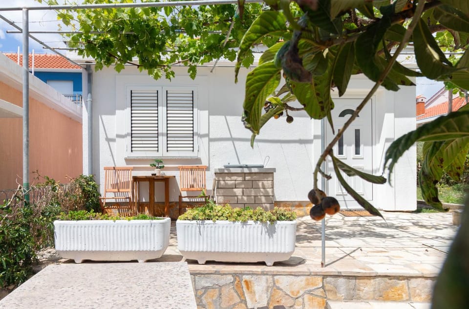 Property building, Day, Garden, Seating area, Garden view