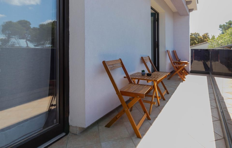 Day, Balcony/Terrace, Seating area