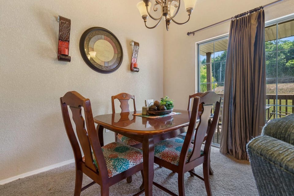 Journey Down Abby Lane - Family Friendly with Open Deck House in Branson