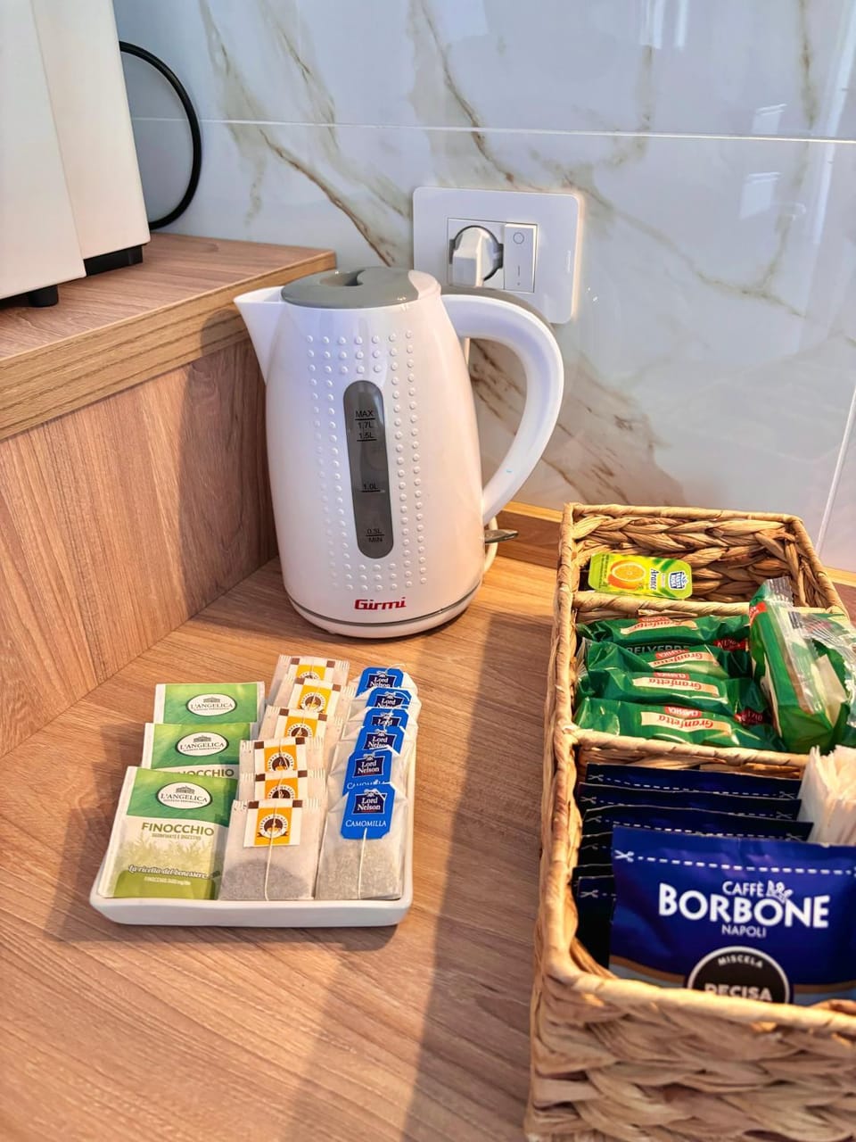 Coffee/tea facilities, Kitchen or kitchenette, Breakfast