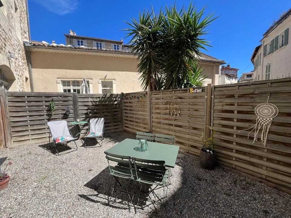 Beautiful F2 with large terrace & air conditioning Apartment in Avignon