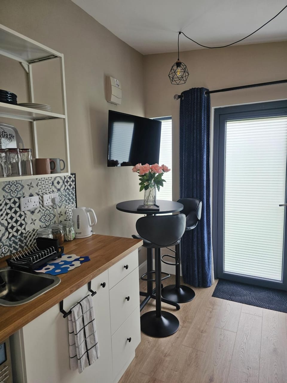 TV and multimedia, Kitchen or kitchenette, Dining area