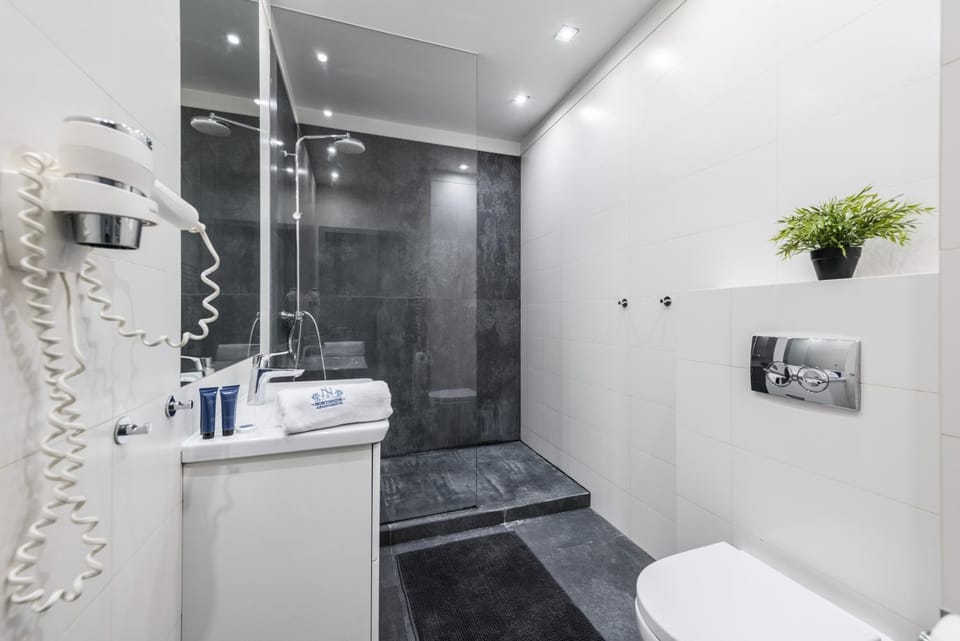 Shower, Bathroom, towels