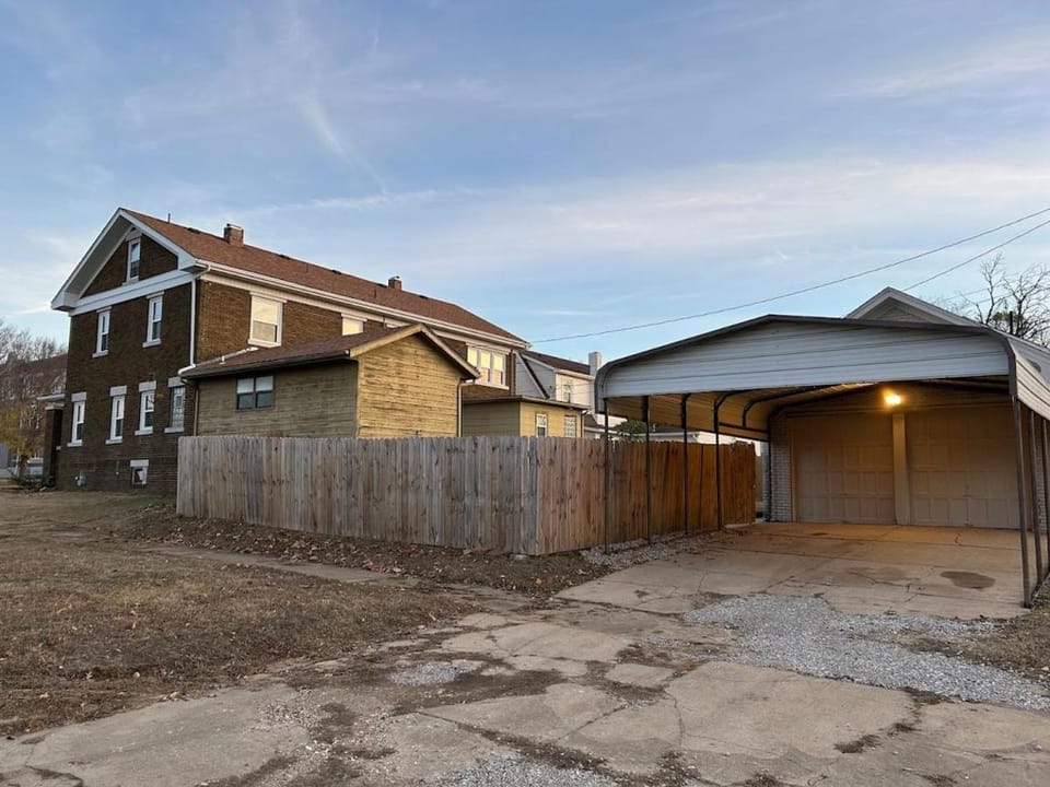 The Banker's Butler's Retreat Apartment in Bartlesville