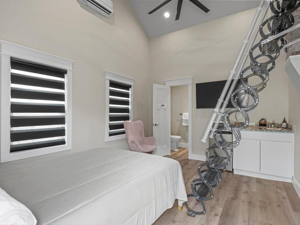The Banker's Butler's Retreat Apartment in Bartlesville