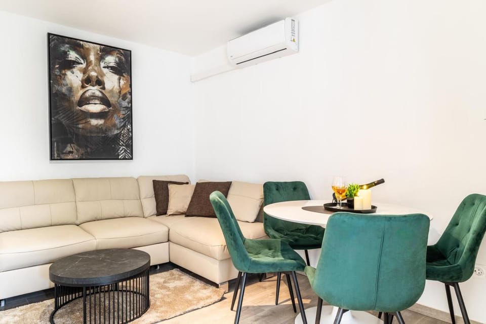 Living room, Seating area, Dining area, air conditioner