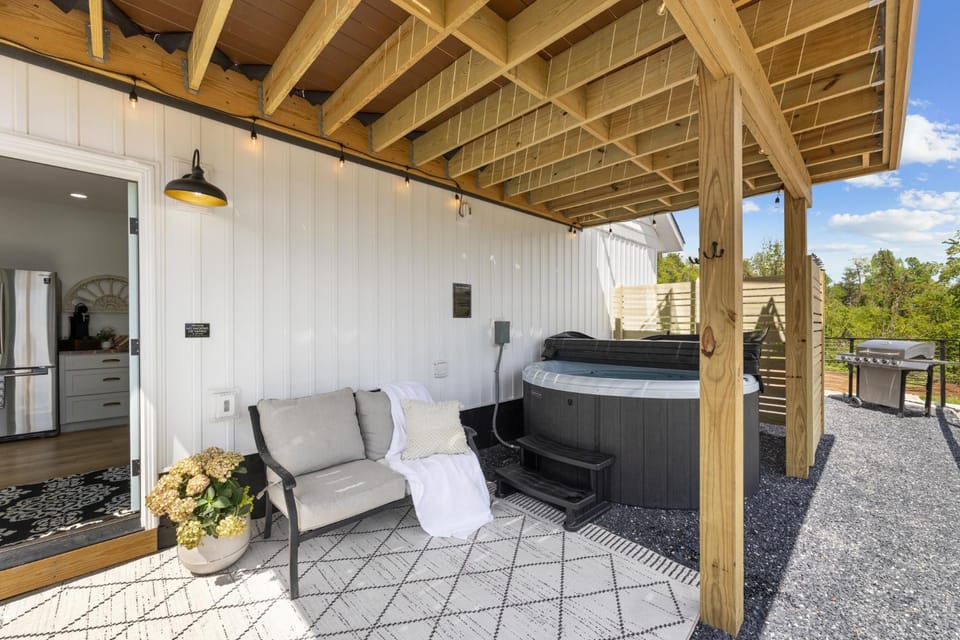 Peak Retreat Luxury A-Frame with Views & Hot Tub House in Nelson County