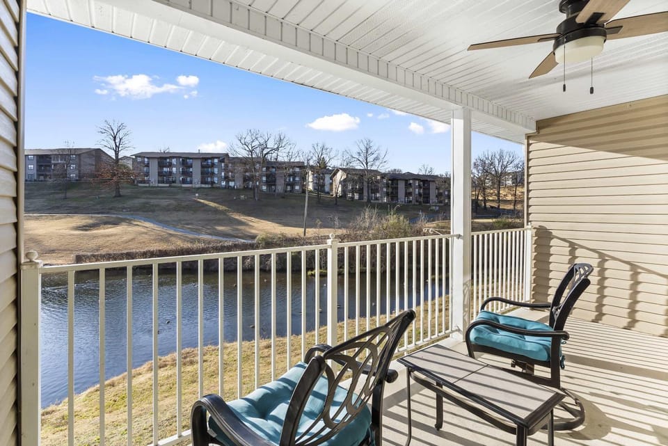 Calm Waters Condo - Sleeps 4 House in Branson