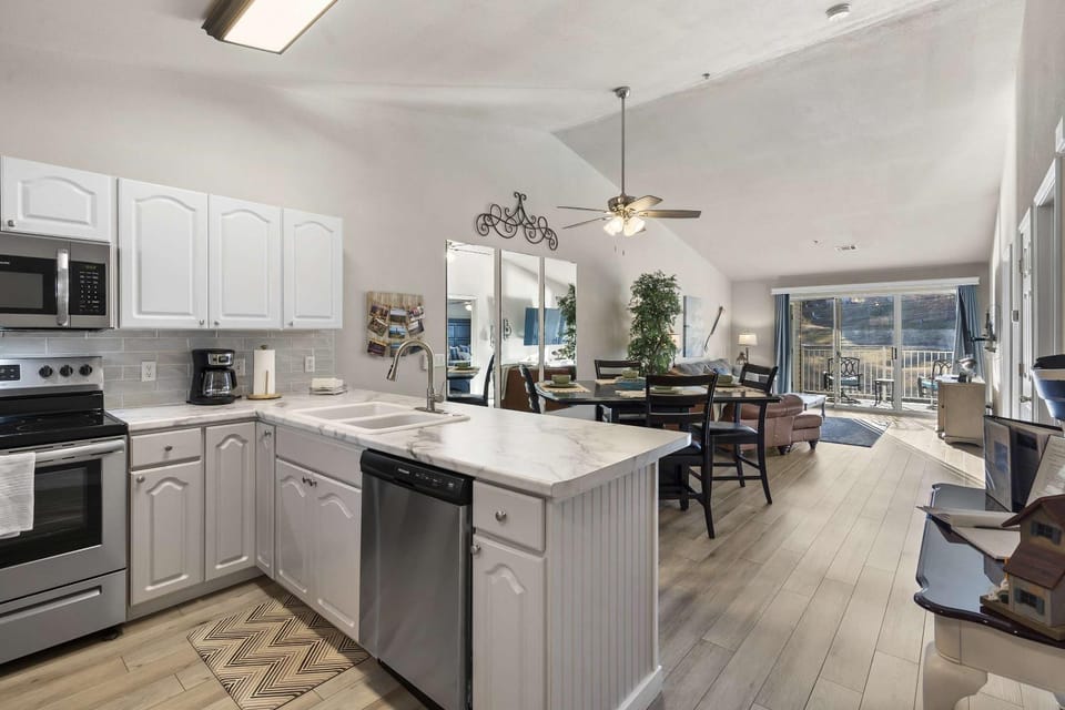 Calm Waters Condo - Sleeps 4 House in Branson