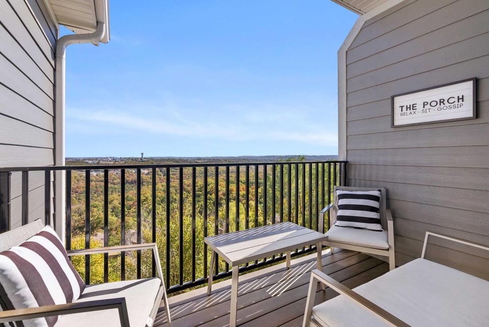 A Little Slice of Branson with Ozarks Views House in Branson