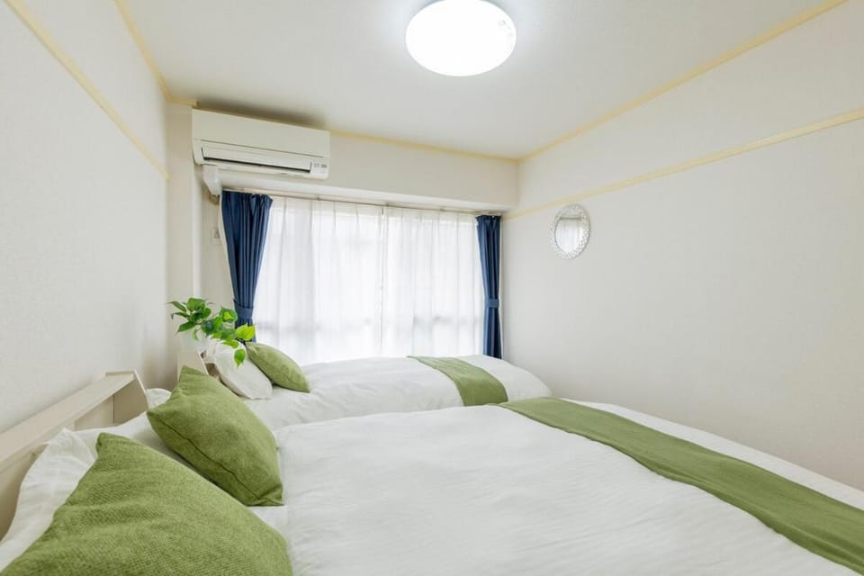 3 bedrooms, 5-minute walk to Shinjuku City Center, Isetan department store , max 7 people Apartment in Shinjuku