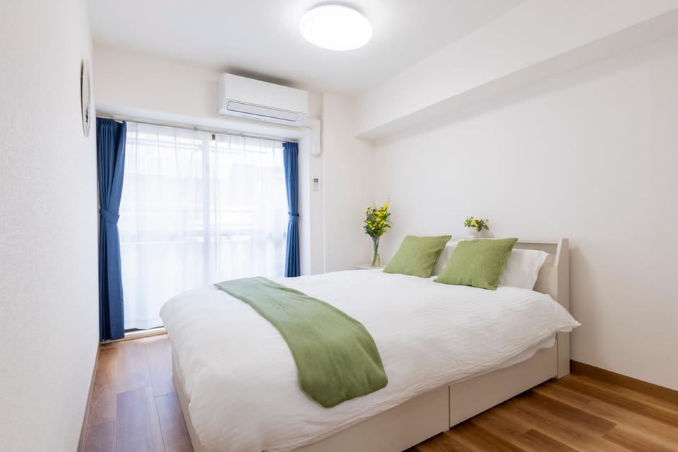 3 bedrooms, 5-minute walk to Shinjuku City Center, Isetan department store , max 7 people Apartment in Shinjuku