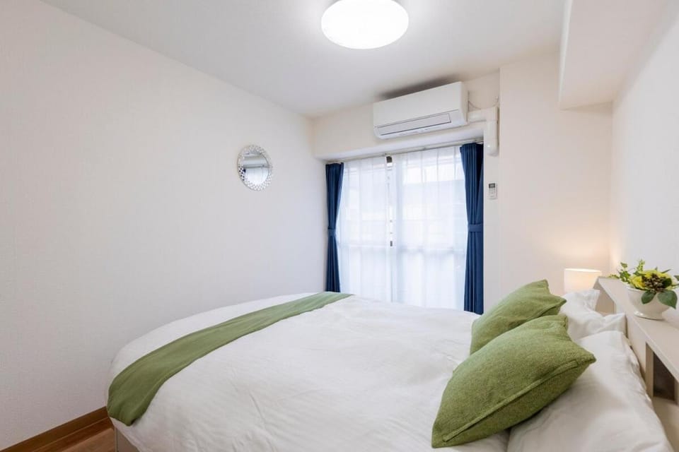 3 bedrooms, 5-minute walk to Shinjuku City Center, Isetan department store , max 7 people Apartment in Shinjuku