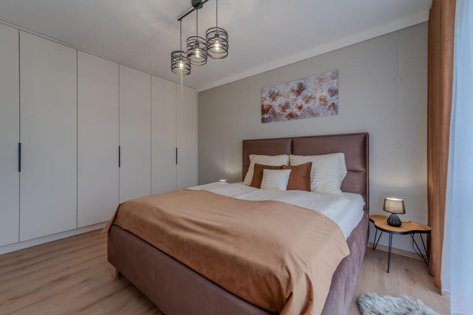 Photo of the whole room, Bedroom, wardrobe