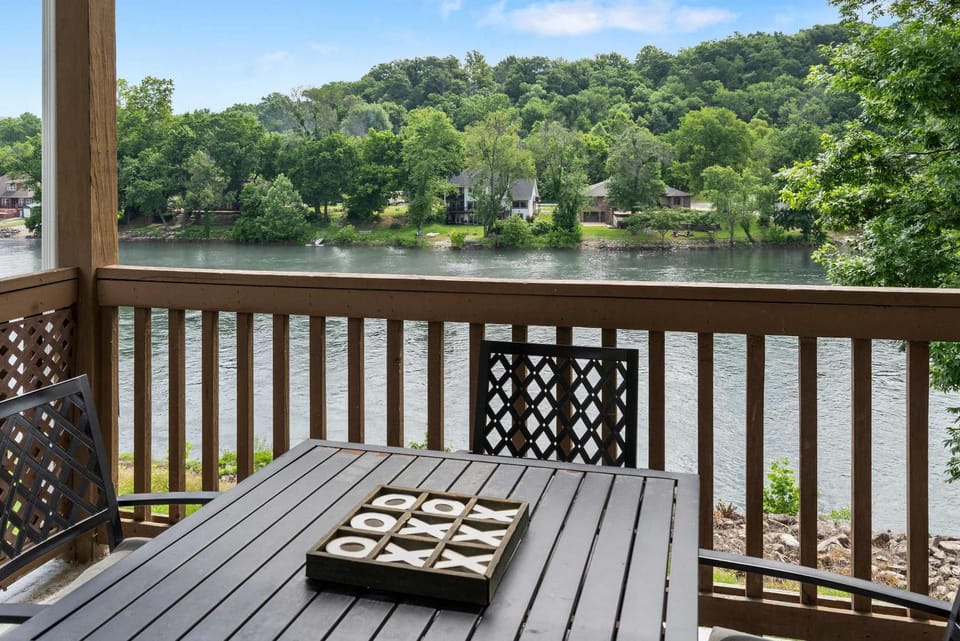 Nautical Nest on Taneycomo House in Branson