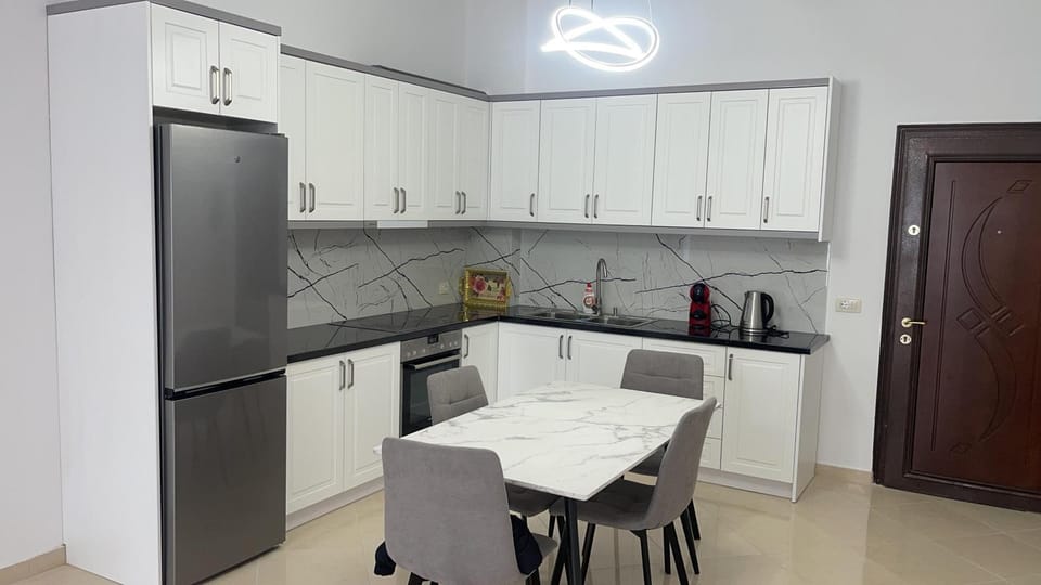 Kitchen or kitchenette, Dining area, oven, stove