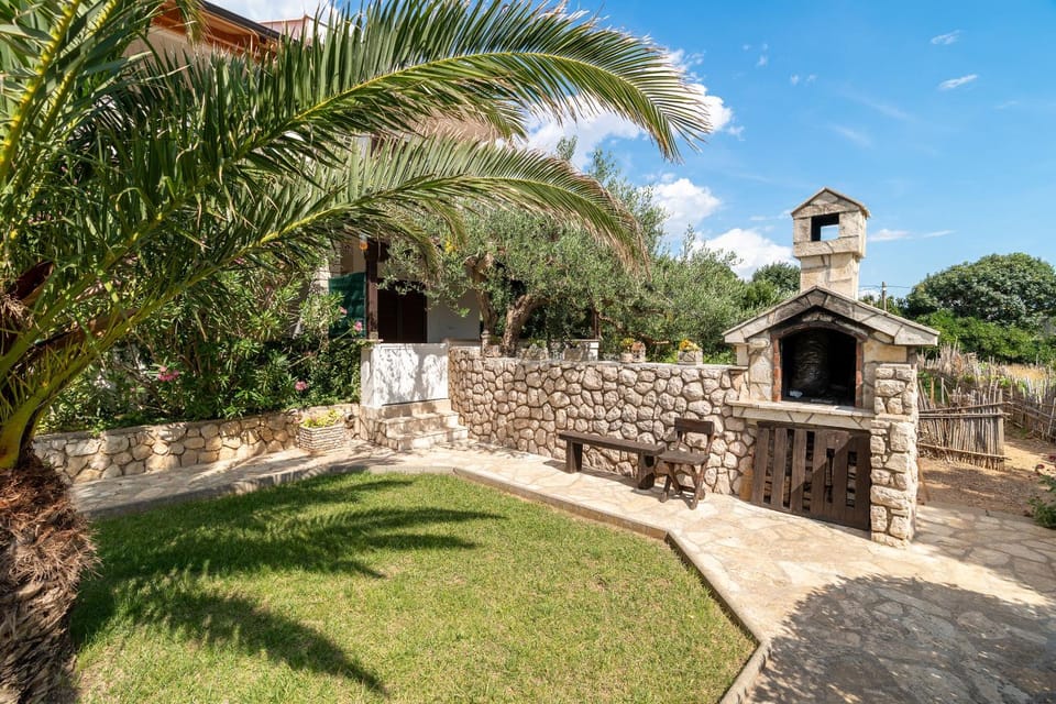 Patio, BBQ facilities