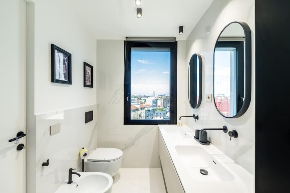 Shower, Toilet, Bathroom, View (from property/room), towels