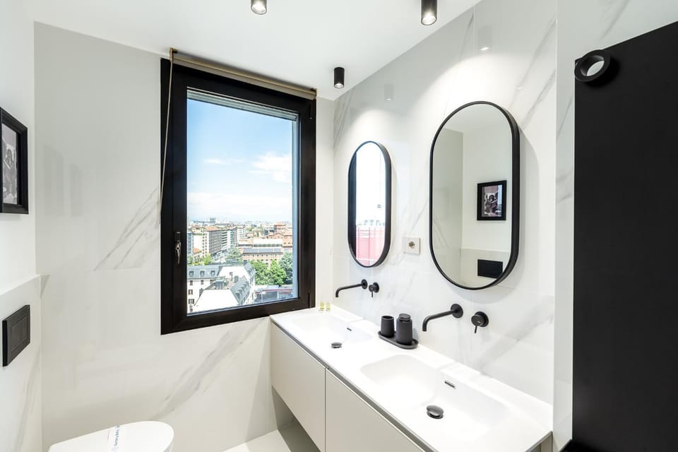 Shower, Toilet, Bathroom, towels